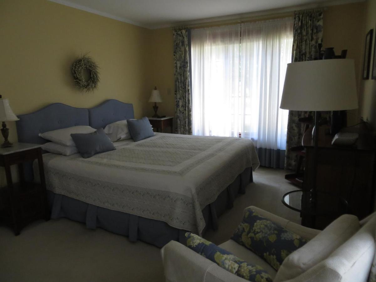 Cedar Gables Bed & Breakfast Niagara-on-the-Lake Oda fotoğraf